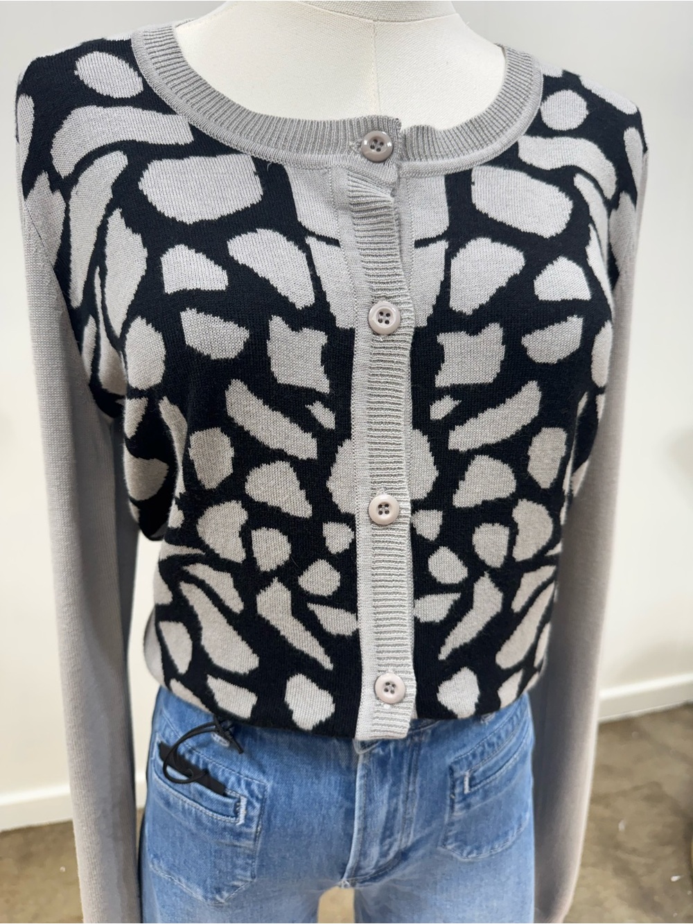 🖤 Neutral Abstract Print Cardigan - Picture 6 of 8